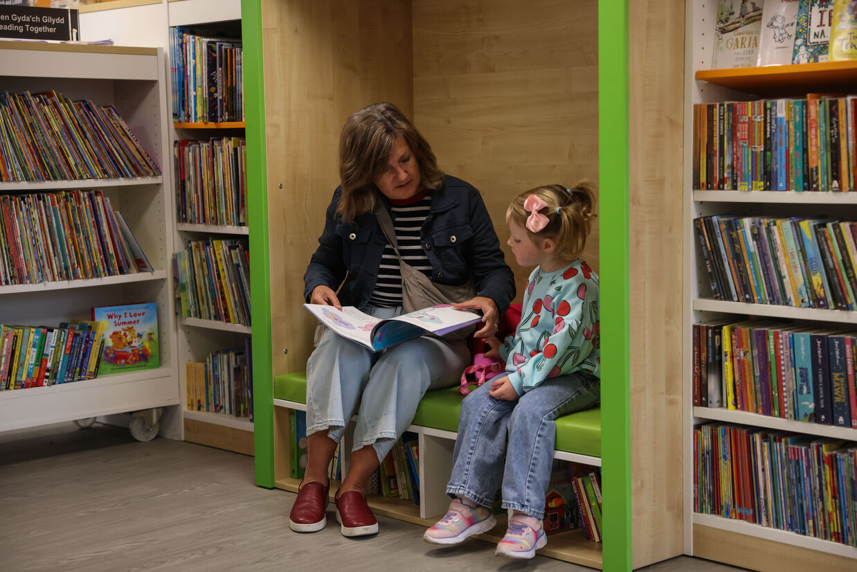 Parent and child in seated area at Rhymney Library
